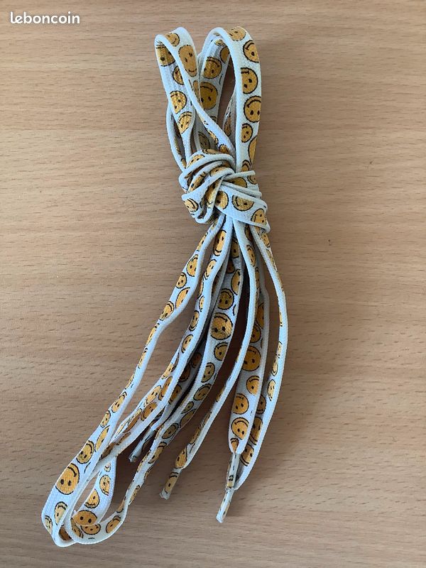 Paire de lacets Smiley 120 cm (image 1)