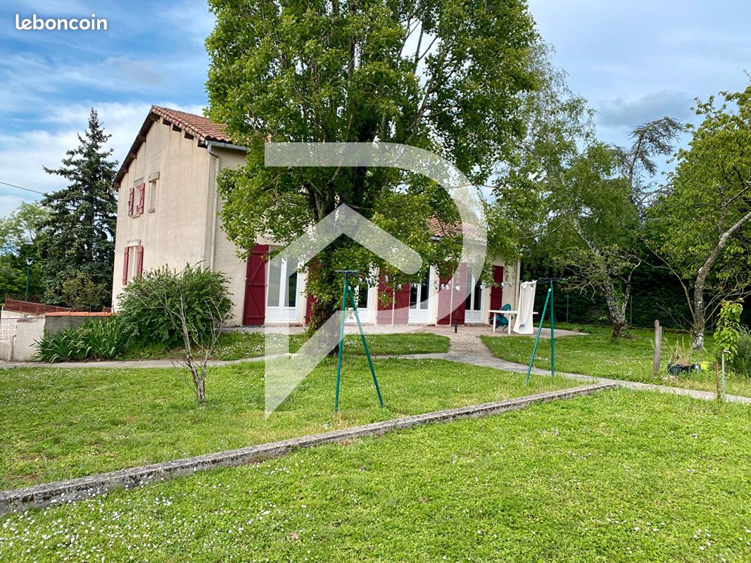 Maison 8 pièces 174 m² - La Crèche 79260 (image principale 0)