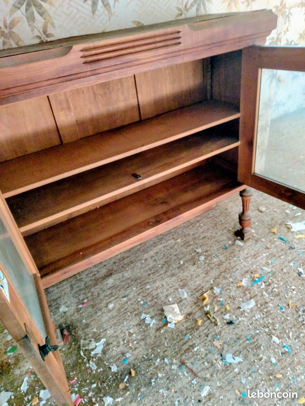 Buffet à portes vitrées (image 2)