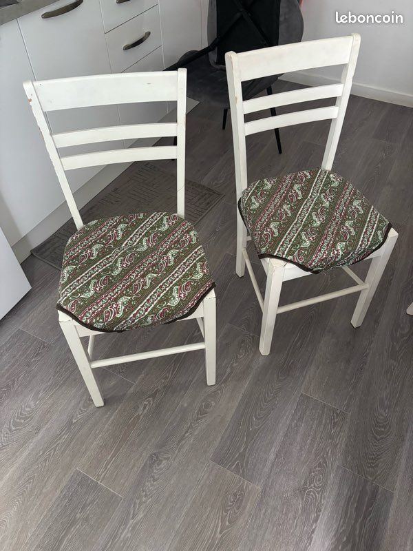 Vend 5 chaise en bois blanche (image 1)