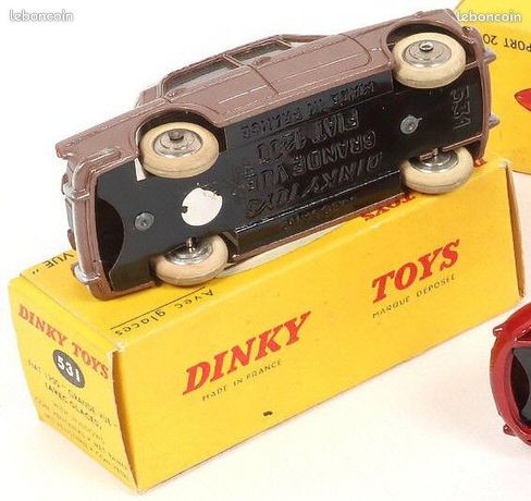 Dinky Toys - 1:43 - ref. 531 - Fiat 1200 Grande Vue - (avec