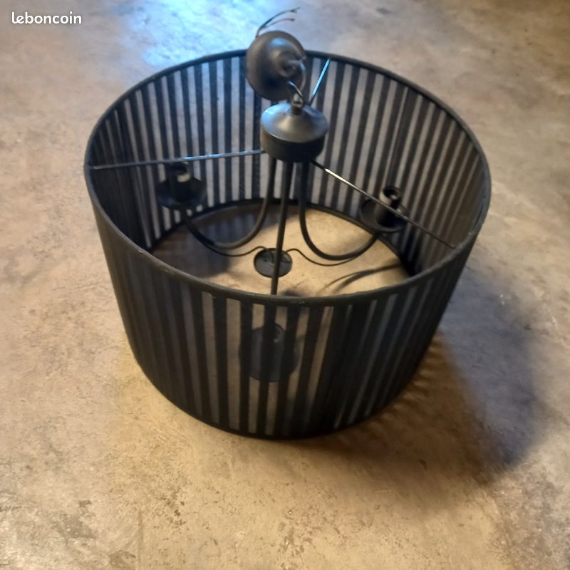 Lustre noir (image 1)
