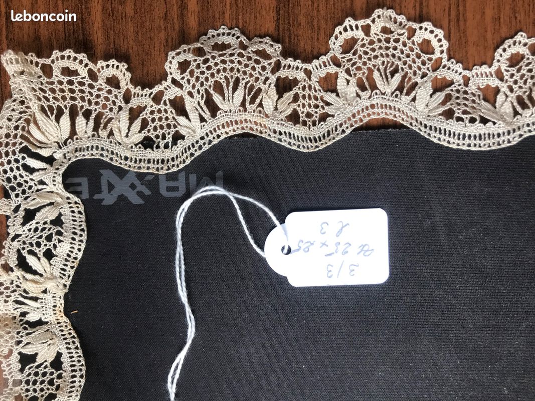 Ruban r33 pourtour en dentelle ancienne aux fuseaux fin XIXe 25x25 x3 cm (image 2)