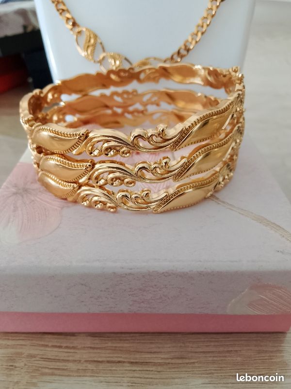 Lot De 2 Bracelets Vintage En Plastique Crème/Beige Clair - Belle Couleur - Occasion