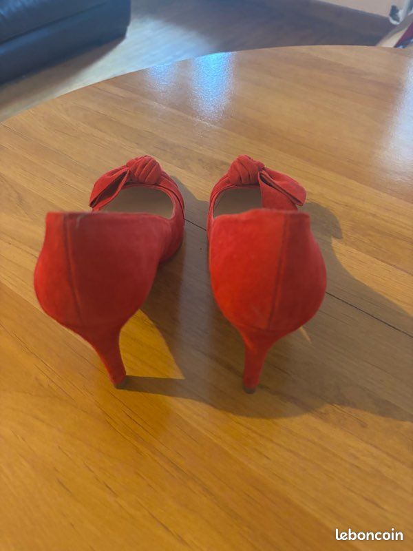 Mocassin rouge en daim (image 3)