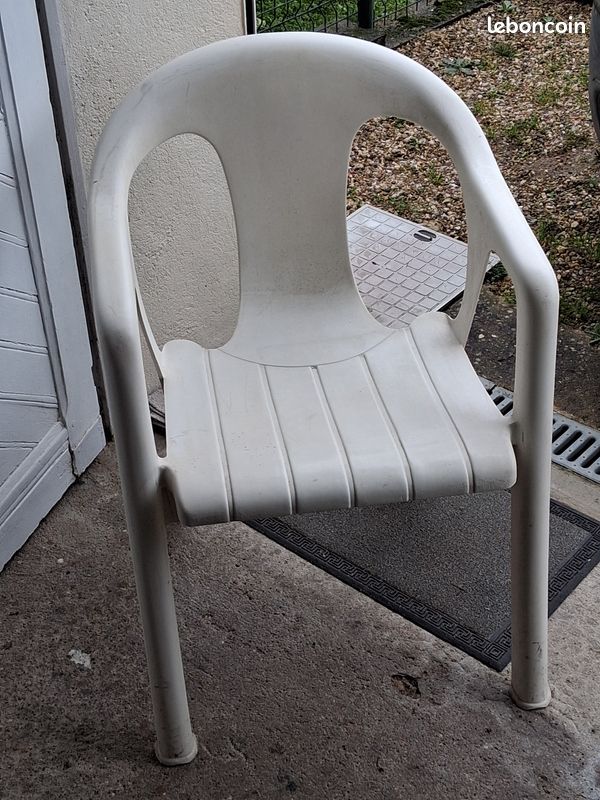 Chaise de jardin plastique blanc (image 1)