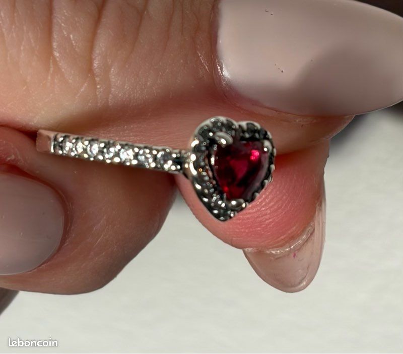 Bague en argent platiné double coeurs avec oxydes blancs sertis