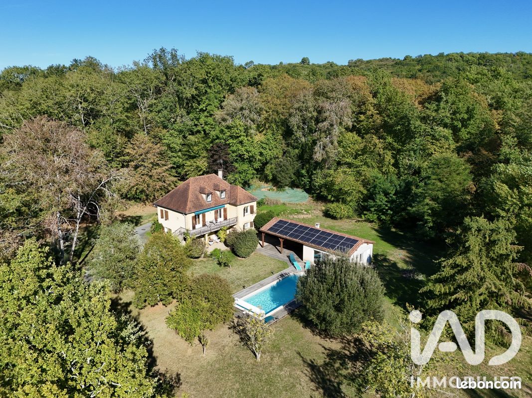 Maison 8 pièces 199 m² · à Vitrac · 199 m² · 448 000 €