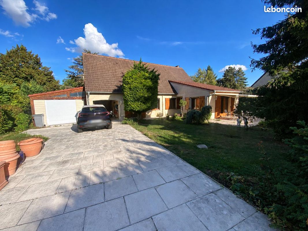 Maison 6 pièces 176 m² · à Homblières · 176 m² · 240 000 €
