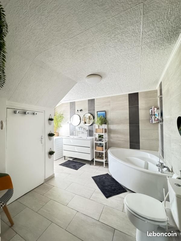 Appartement 3 pièces 65 m² · à Décines-Charpieu · 65 m² · 145 000 €