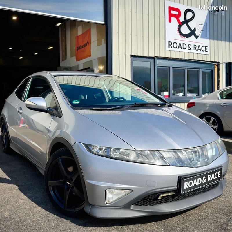 Honda Civic 8 (VIII) 1.8 I-VTEC 140 Ch Type S - 1 ère main - Clim Auto / Bluetooth / Finition Sport Alcantara (image 1)
