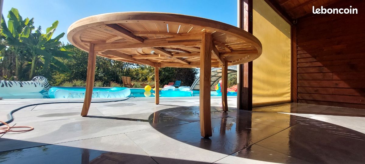 Grande table de jardin ronde en teck Ø 2 m – plateau tournant – excellent état
Prix : 360 (image 3)