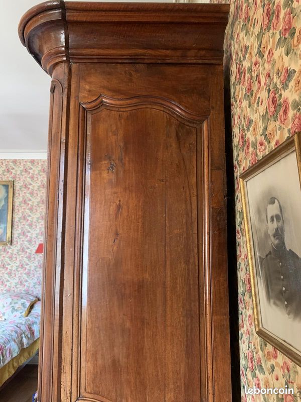 Armoire lyonnaise en noyer (image 2)