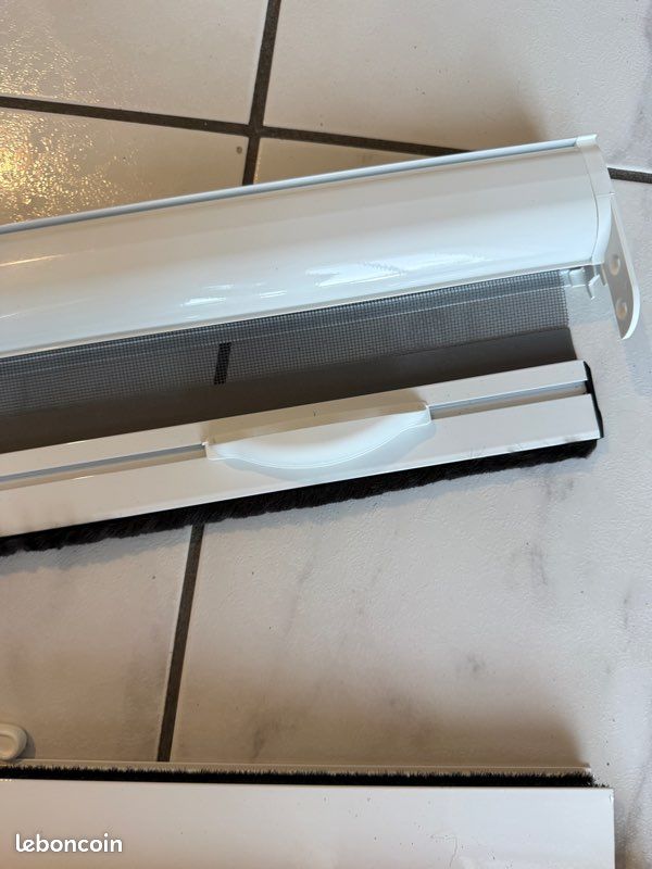 Moustiquaire stores et rideaux neuve jamais utilisée Largeur 59,2 cm x Hauteur 79,2 cm (image 3)