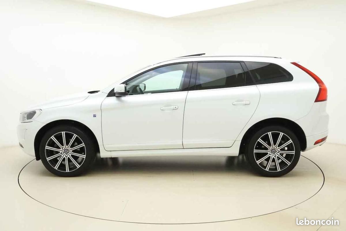 Volvo XC60 2.0 T5 245ch OCEAN RACE - TOIT PANORAMIQUE CUIR SIÈGES ÉLECTRIQUES CHAUFFANTS PARE-BRI... (image 5)