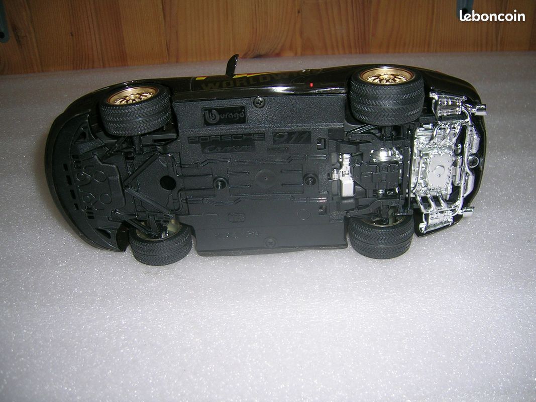 DV10294 BURAGO PORSCHE 911 Carrera 1997 Noir Worldwide Express 1/18 Metal Rf ?? EUR 20,24 - FR