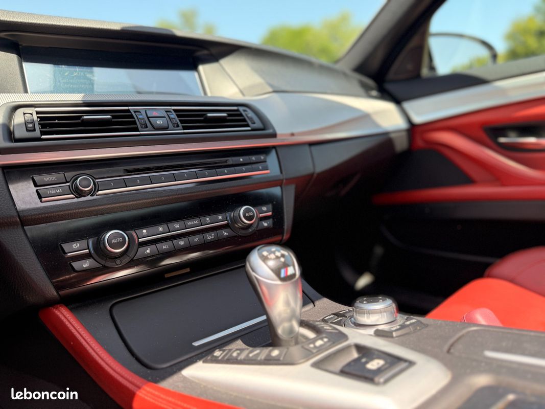BMW M5 4.4 V8 560ch MOTORSPORT / FULL OPTIONS / EXTENSION DE GARANTIE 12 MOIS OFFERTE (image 23)