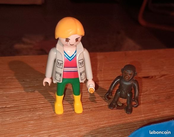 Personnage Playmobil Soigneur De Gorille - Femme Avec Pull Rouge, Veste Grise, Pantalon Vert, Occasion