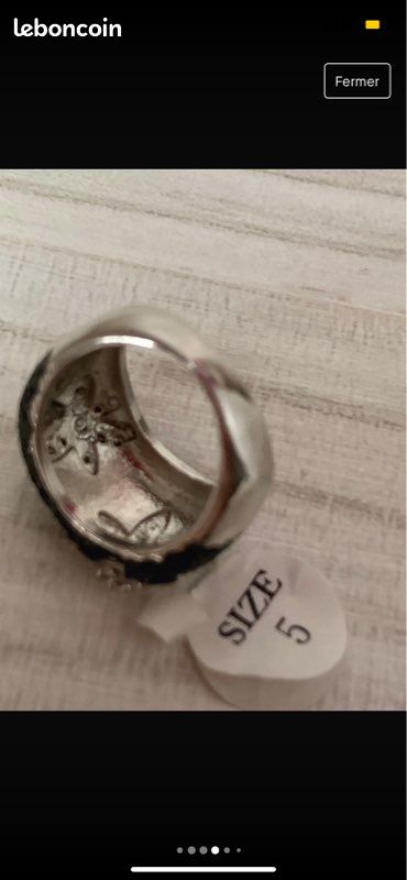 Bague Neuve fantaisie diamètre 1,5 cm (image 2)