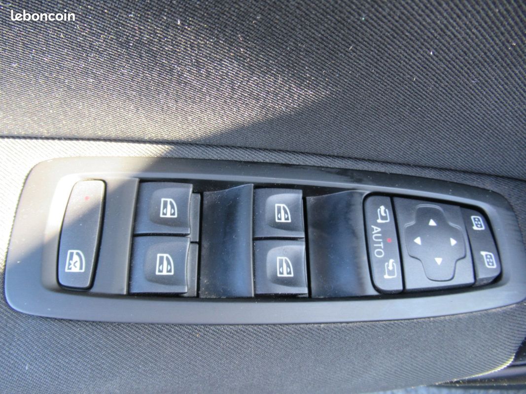 Renault Megane ESTATE E-TECH PLUG-IN HYBRID 160 CV Evolution (image 16)