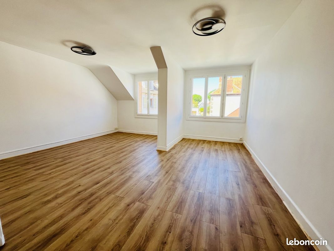Immeuble 4 pièces 253 m² · à Néris-les-Bains · 253 m² · 235 400 €