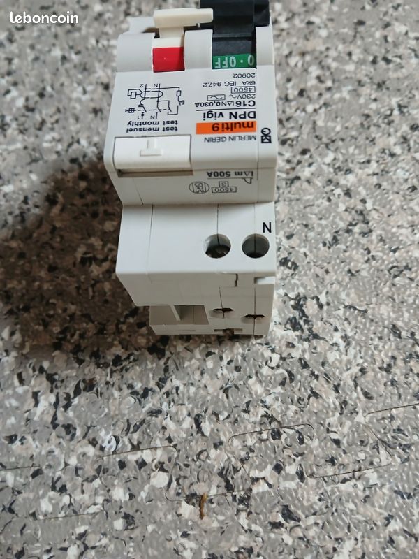 Disjoncteur différentiel C 16 a 30mA (image 10)