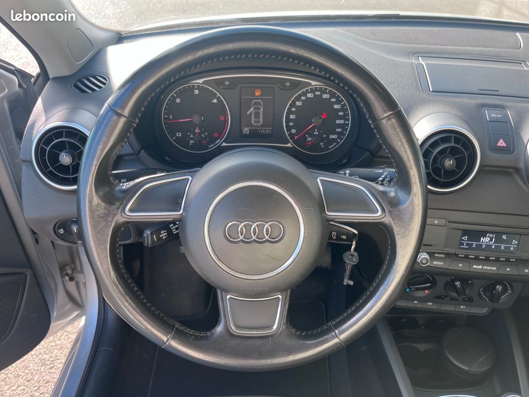Audi a1 1.6 tdi 90 ch ambiente (image 12)
