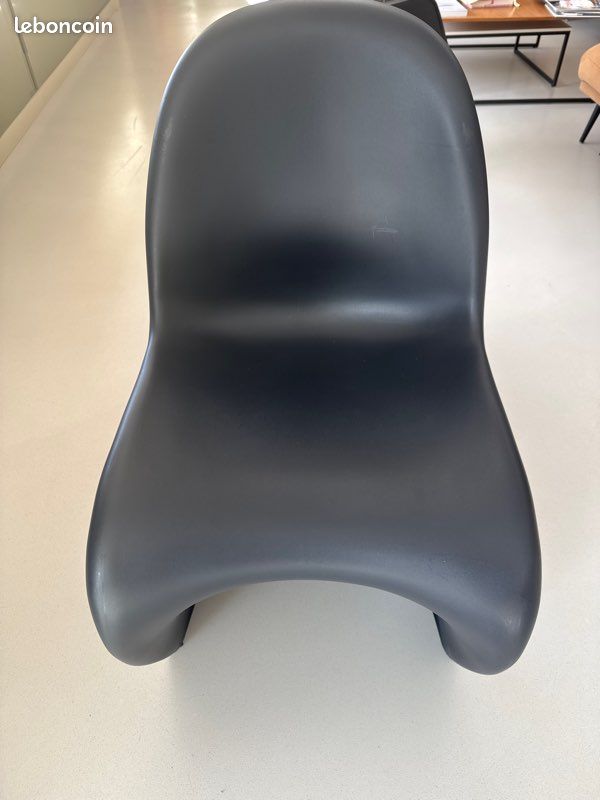 Chaise noire design originale Verner panton - Ameublement