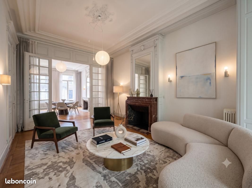 Maison 8 pièces 310 m² · à Lille · 310 m² · 2 950 €