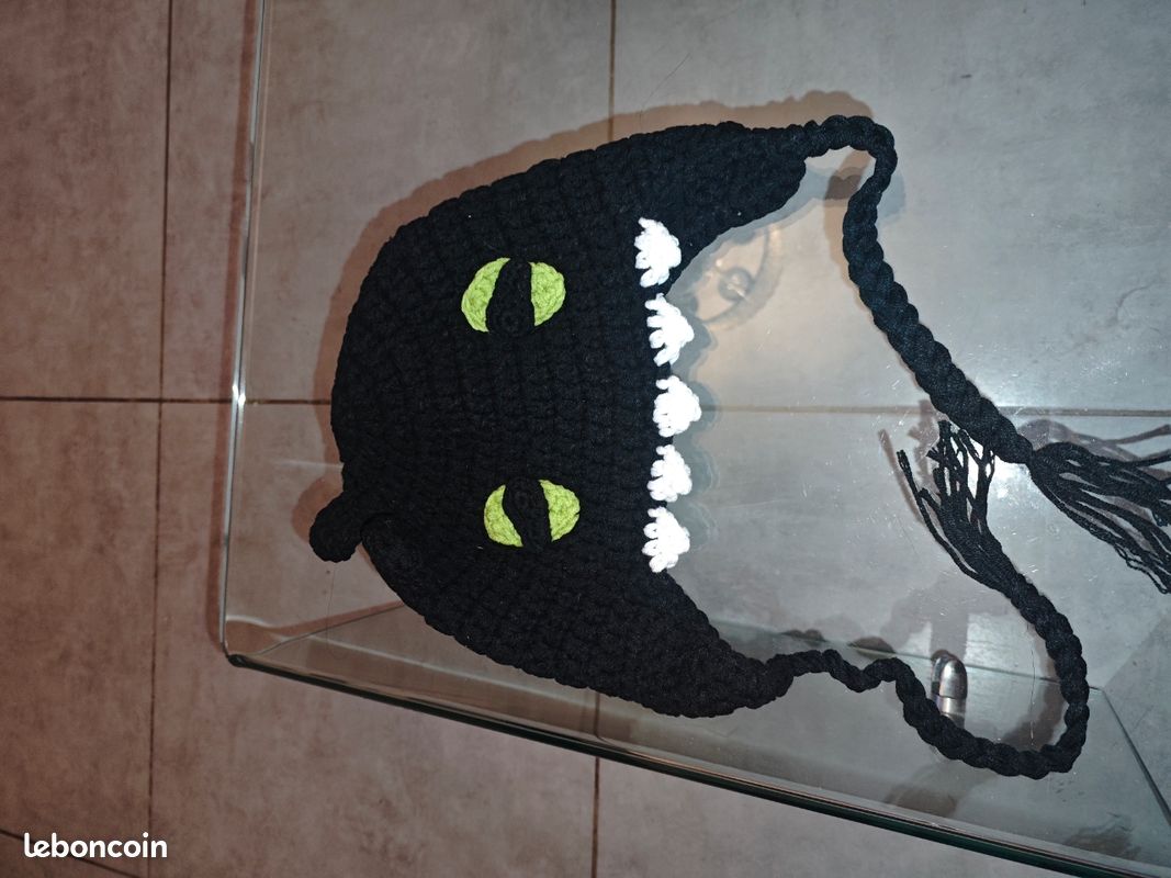 Bonnet (image 1)