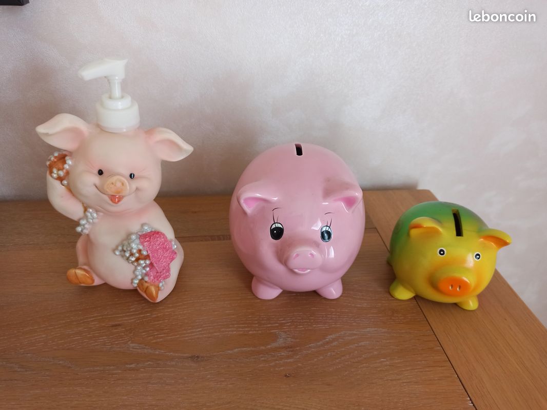 2 tirelires et 1 distributeur forme" cochon " - Collection