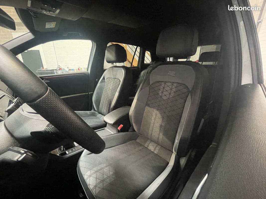 VOLKSWAGEN Tiguan 2.0 TDI 150ch R-Line - 2022 - CarPlay - Virtual cockpit - Led d'ambiance - Boîte auto (image 13)