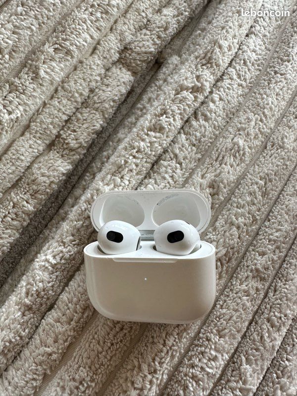 Airpods 3 (Sept 2022) (image 1)