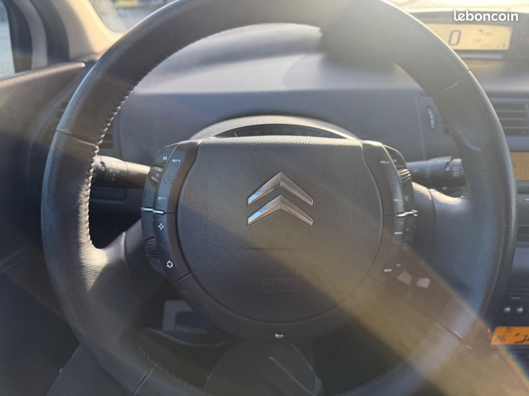 Citroën C4 1.6 HDI 92 CV Pack Ambiance (image 11)