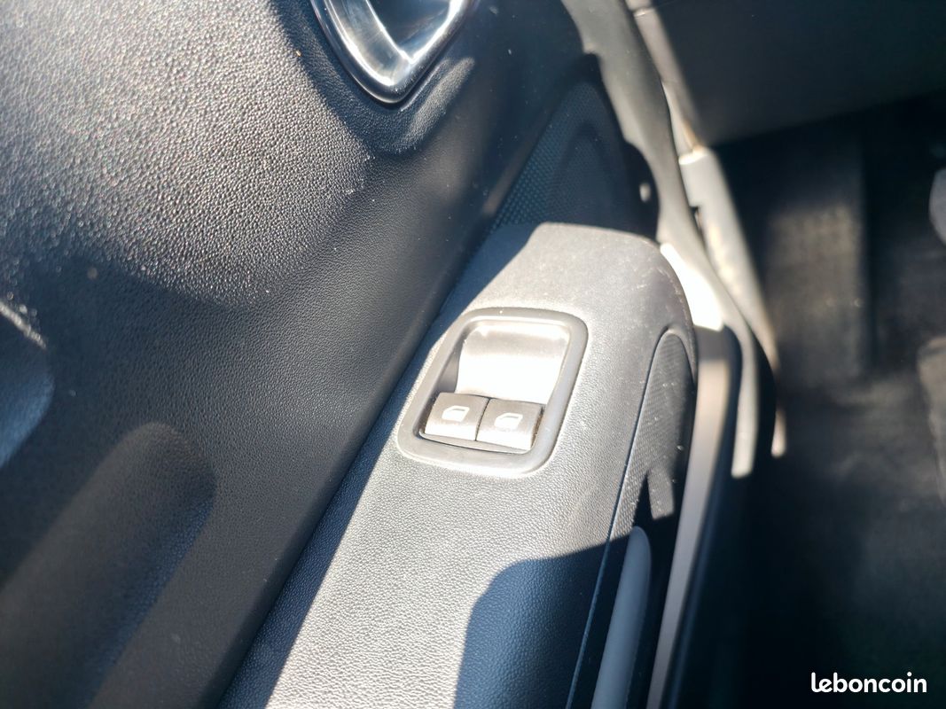 CITROEN C3 1.2 PURETECH 82 FEEL / DISTRIBUTION a JOUR (image 26)