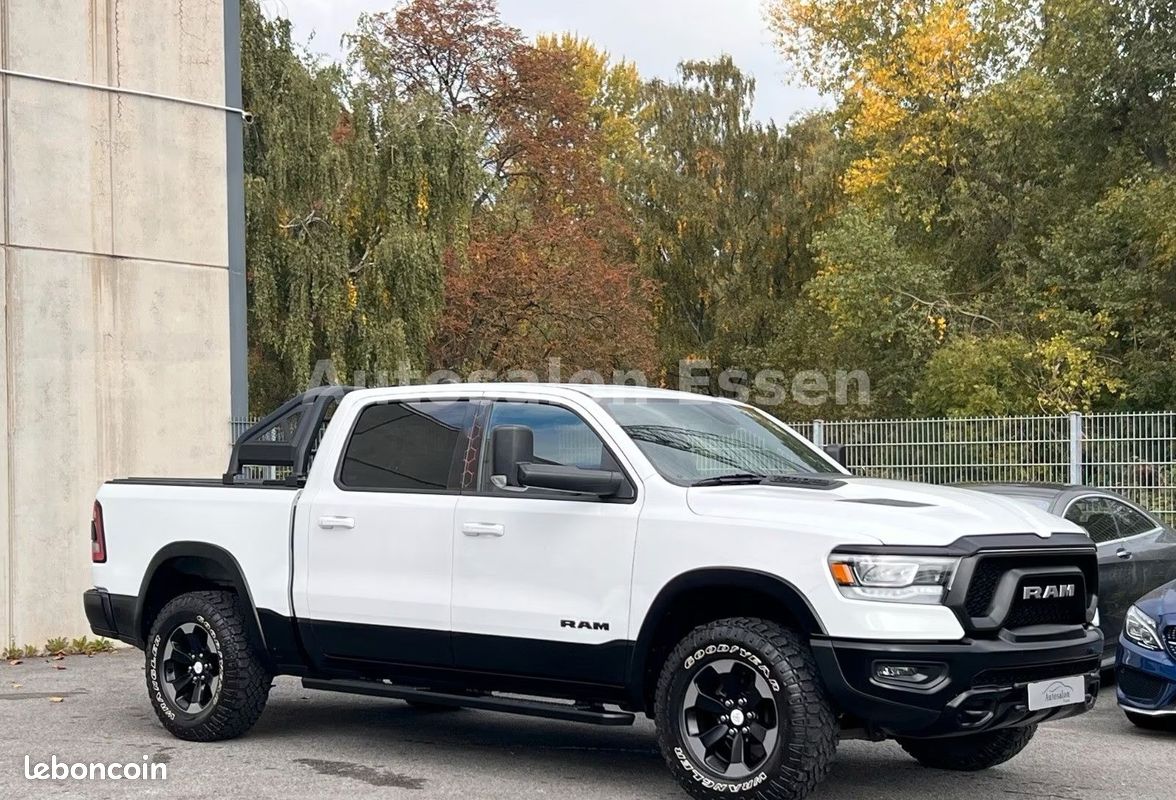 Dodge RAM 1500 Rebel 5.7 HEMI V8 401 ch 4x4 – Harman Kardon – CarPlay – Suspensions pneumatiques (image 5)