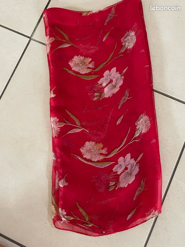 Écharpe avec petite trousse (image 3)