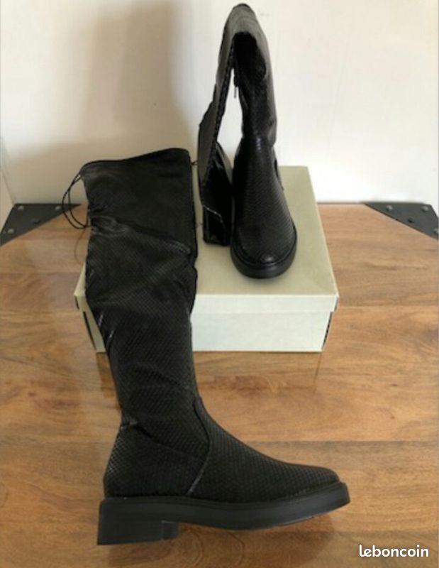 Bottes hautes noires neuves (image 2)