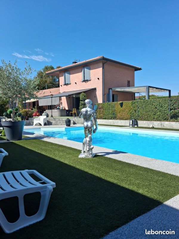 Belle, maison avec prestation · à Saint-Vérand · 470 000 €