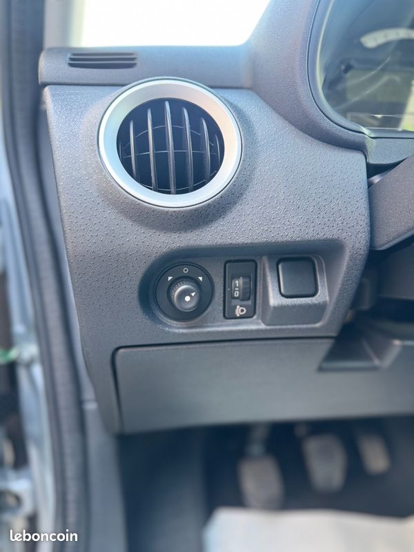 Citroën C3 1.4I 73CH Collection (image 12)