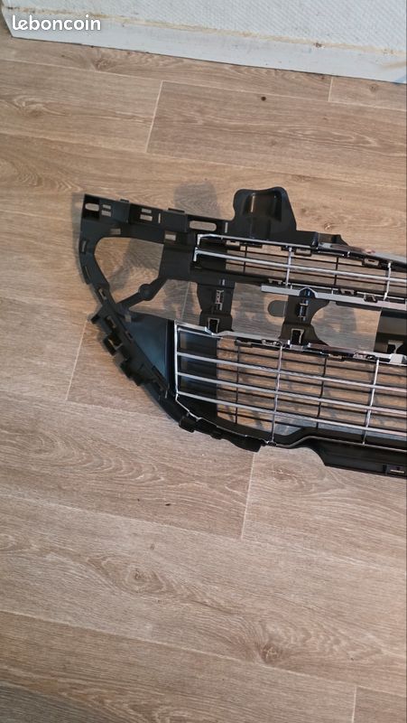 Calandre Peugeot 308 phase 1

Grille centrale pare-chocs avant (image 2)