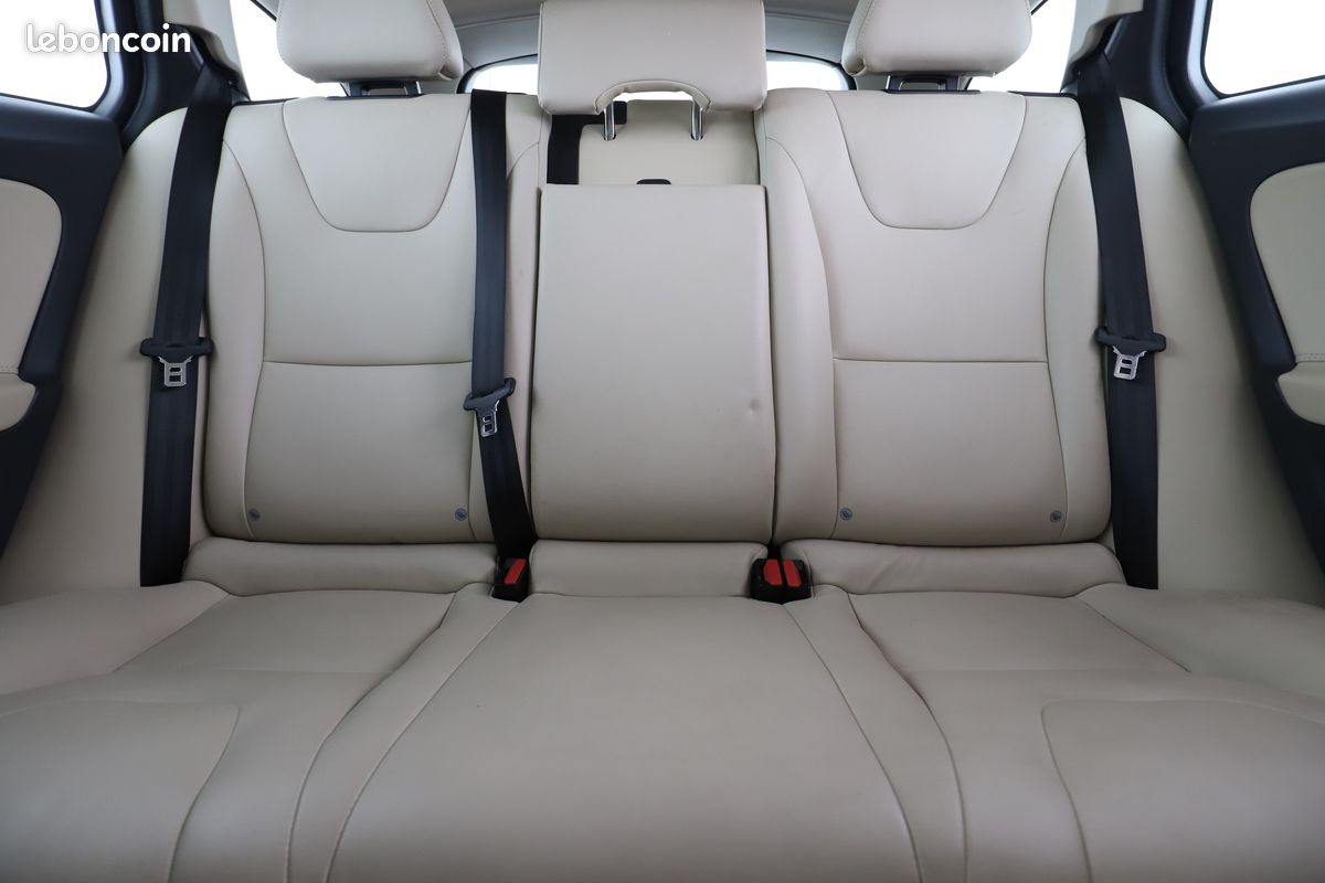 Volvo V60 2.0 D4 Momentum Geartronic 8 190 ch (image 9)