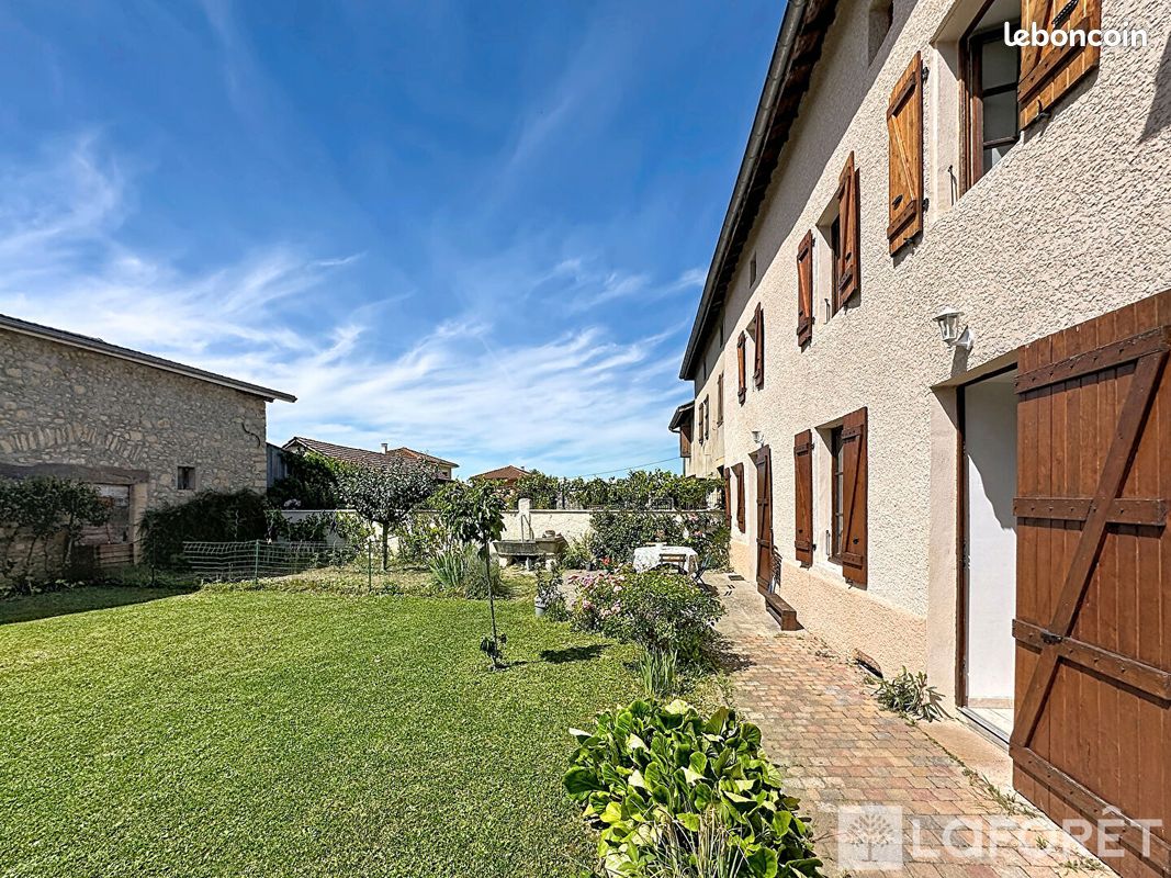 Maison 8 pièces 144 m² · à Vaulx-Milieu · 144 m² · 330 000 €