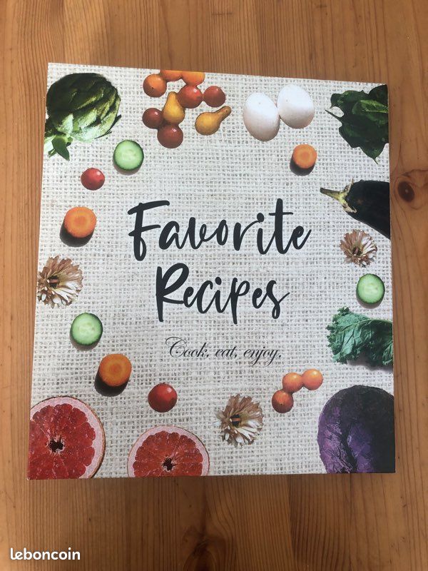 Classeur de recettes 3 anneaux A4 avec 16 intercalaires, 32 étiquettes et 50 pochettes en plastique. Rangez vos recettes imprimées et créez votre propre livre de recettes préférées Classeur de recettes 3 anneaux A4 avec 16 intercalaires, 32 étiquettes et 50 pochettes en plastique. Rangez vos recettes imprimées et créez votre propre livre de recettes préférées