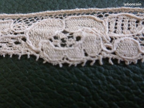 Dentelle Ancienne Résille Brodée Motif Floral - Dimensions 49x14 Cm, Couleur écru, Bon état
