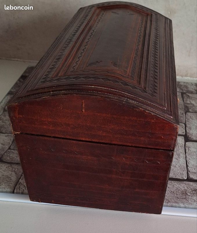 Coffre en cuir et bois (image 4)