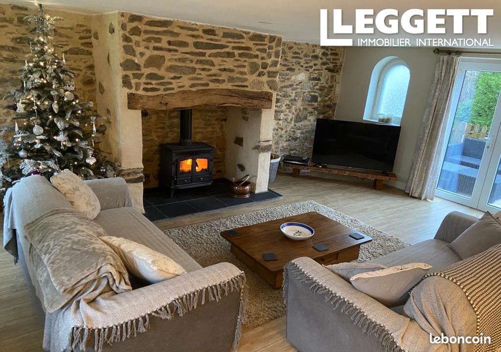 Maison 10 pièces 305 m² - Mazerolles 16310 (image 2)