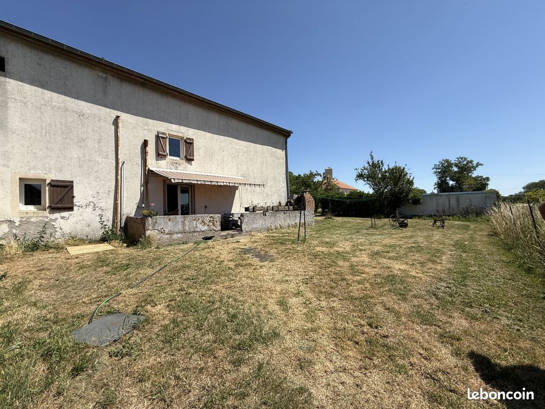 Maison 6 pièces 180 m² · à Arraincourt · 180 m² · 150 000 €