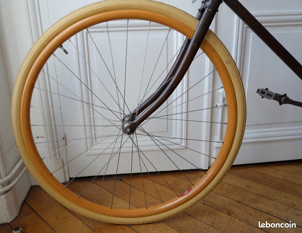 Vélo Ancien à Roues En Bois - Rare - Circa 1920 - Pièce De Collection