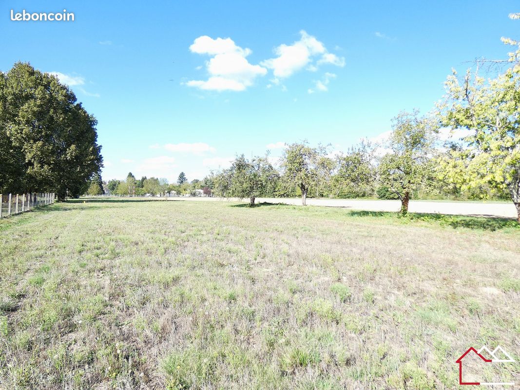 Terrain 1638 m² · à Saint-Front-de-Pradoux · 1 638 m² · 21 500 €